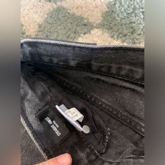 NWT Express Denim Mom Jeans High Rise Jeans Black Distressed Ripped Size 2R - Picture 5 of 9